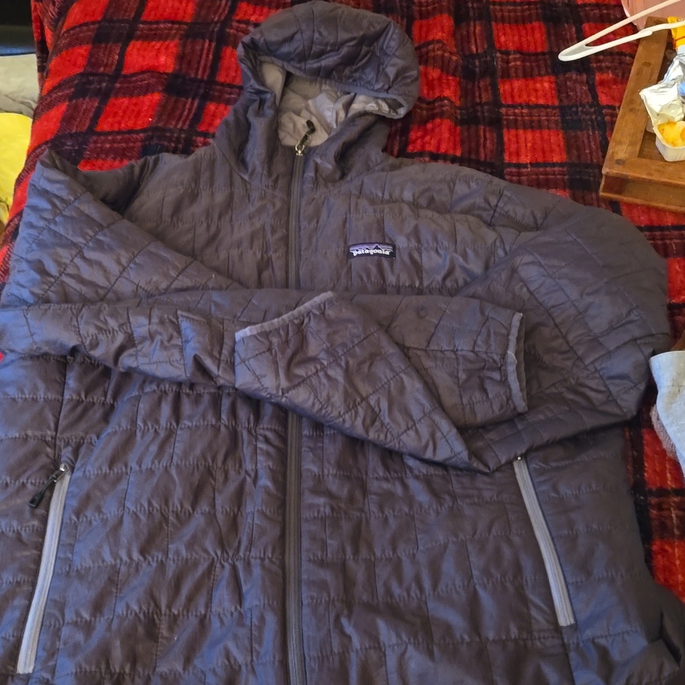 Patagonia mens puffer jacket with hood, large
